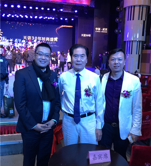 歡迎ICD世界發(fā)型設(shè)計(jì)家協(xié)會(huì)中國區(qū)會(huì)長許小東蒞臨唐風(fēng)采 歡迎ICD世界發(fā)型設(shè)計(jì)家協(xié)會(huì)中國區(qū)會(huì)長許小東蒞臨唐風(fēng)采